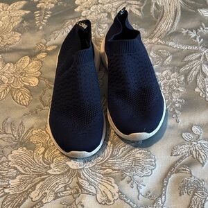 Men's Navy Athletic Shoes